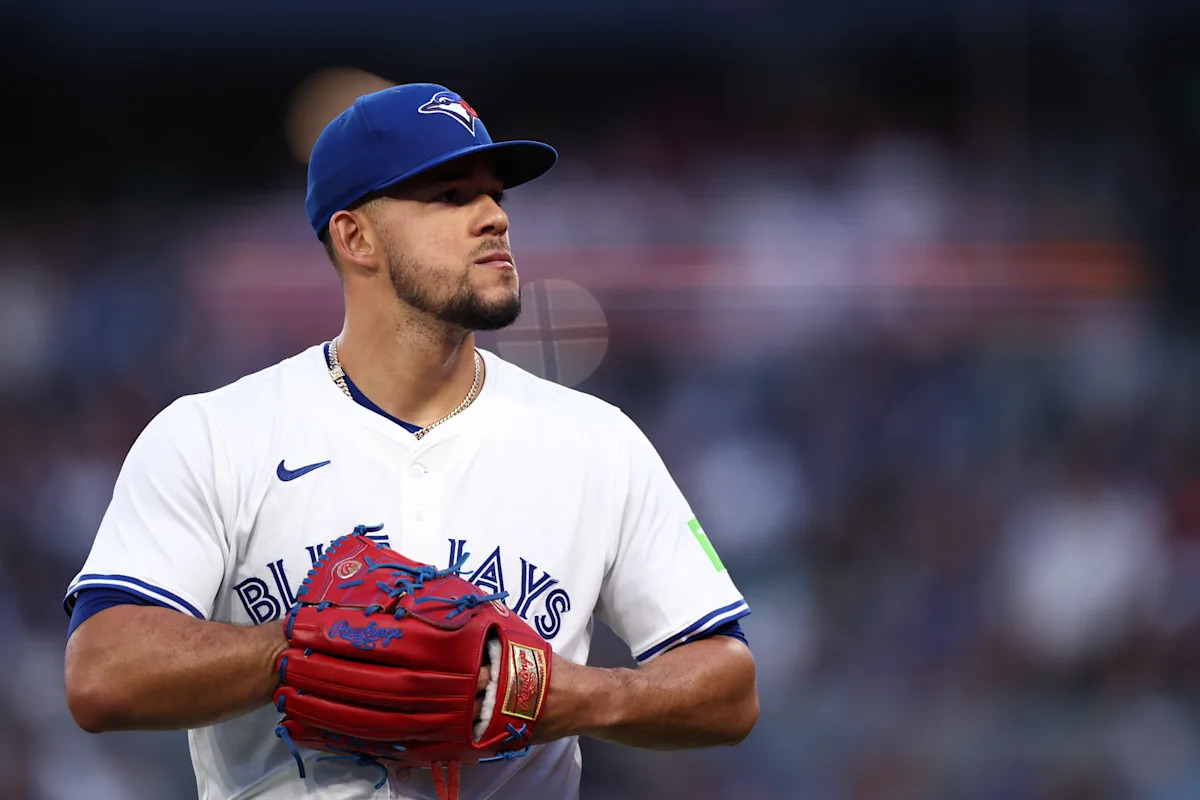Blue Jays pitcher José Berríos undergoes Tommy John surgery hits headlines