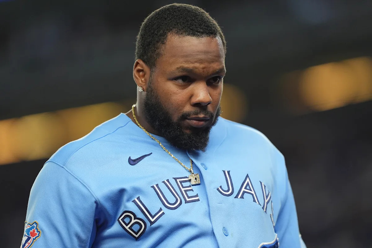 Vlad Guerrero Jr. gets Drained by pitch in 5th -- instantly checks himself out of the Matchup making waves