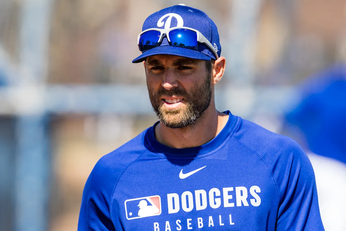 Chris Taylor un-retires after one day -- added to IL with fractured forearm reported globally