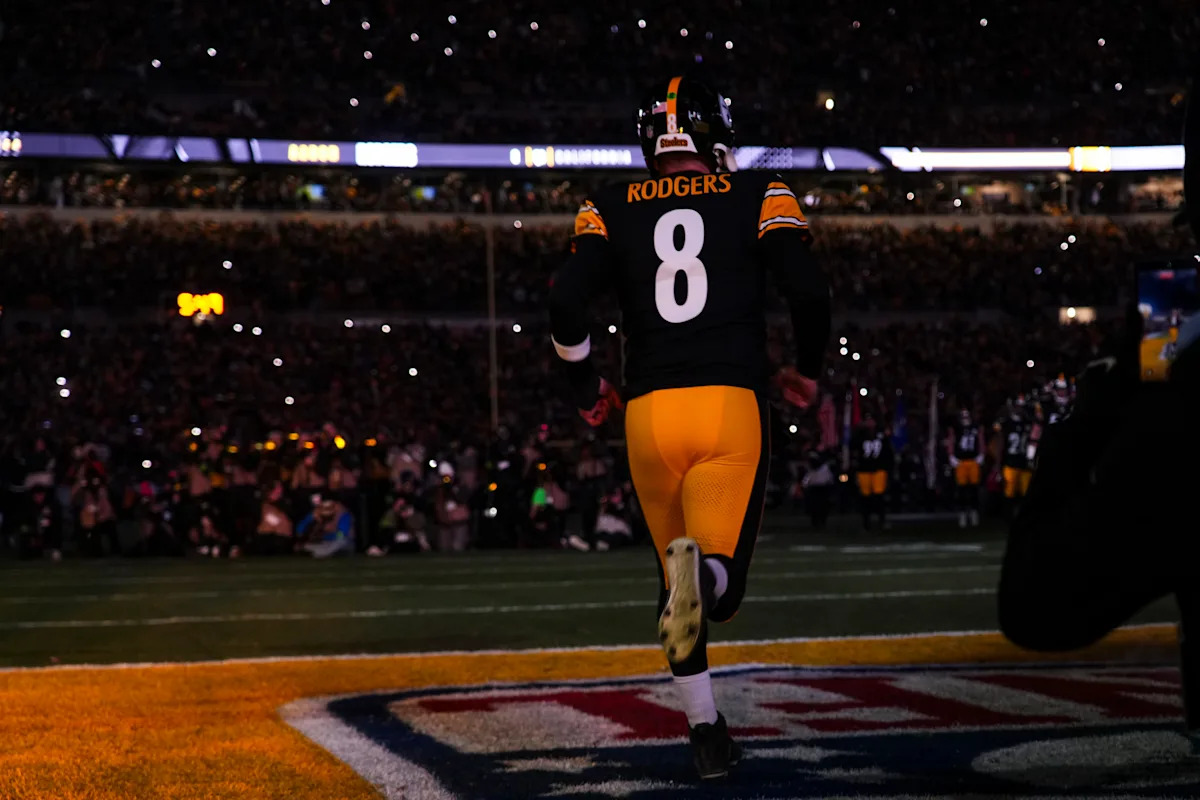 Aaron Rodgers reportedly expected to visit with Steelers -- Is expected to likely play in 2026 making waves